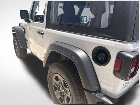 Used 2026 Jeep Wrangler Sport AWD/4WD image 4