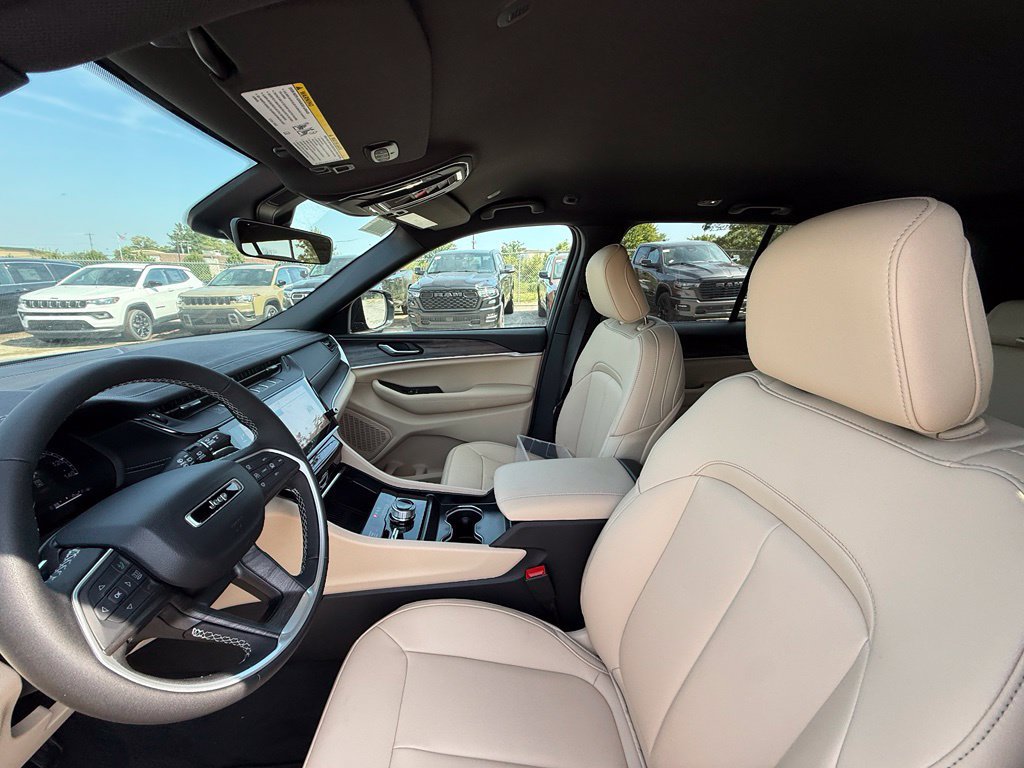 New 2027 Jeep Grand Cherokee Limited AWD/4WD image 11