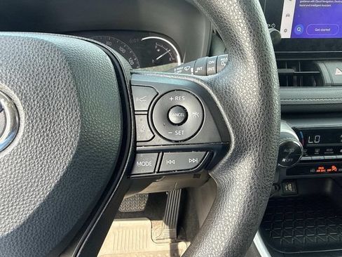 Used 2024 Toyota RAV4 XLE FWD image 31