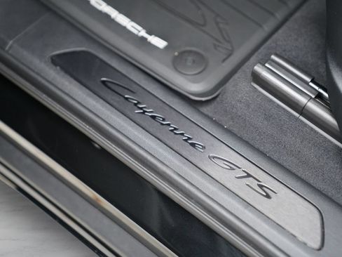 Used 2025 Porsche Cayenne GTS AWD/4WD image 17