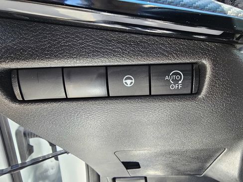 Used 2025 Nissan Kicks SR FWD image 25