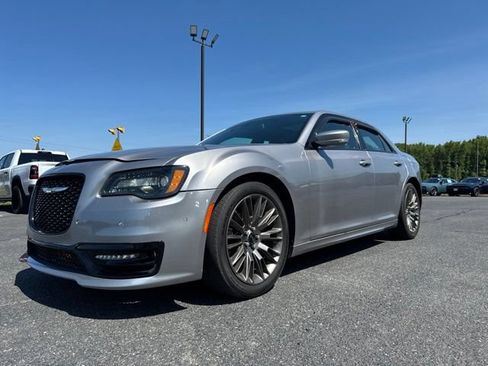 Used 2018 Chrysler 300 S w/ 300S Premium Group RWD image 12