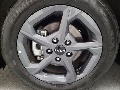 Used 2025 Kia K4 LXS image 31