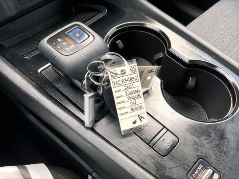 Used 2021 Nissan Rogue SV image 14