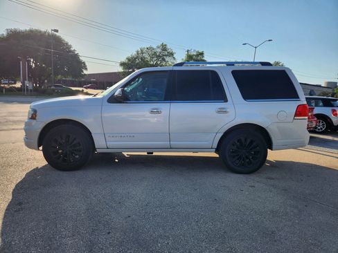 Used 2015 Lincoln Navigator 2WD image 2