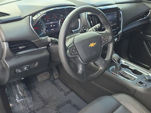Used 2023 Chevrolet Traverse LT FWD image 24