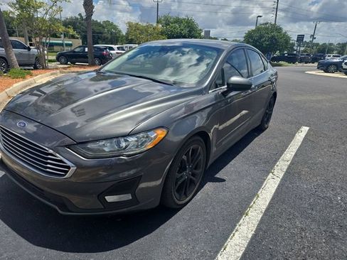 Used 2020 Ford Fusion SE w/ Equipment Group 151A FWD image 6