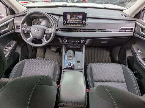 Used 2022 Mitsubishi Outlander ES image 15