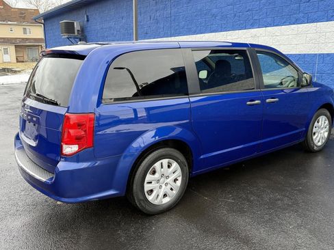 Used 2019 Dodge Grand Caravan SE w/ UConnect Hands-Free Group image 20