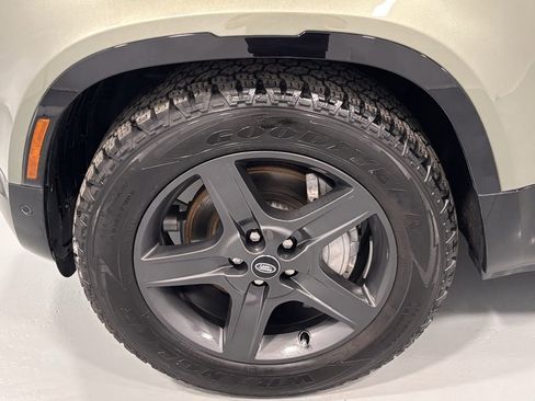 Used 2024 Land Rover Defender 110 X-Dynamic SE image 28
