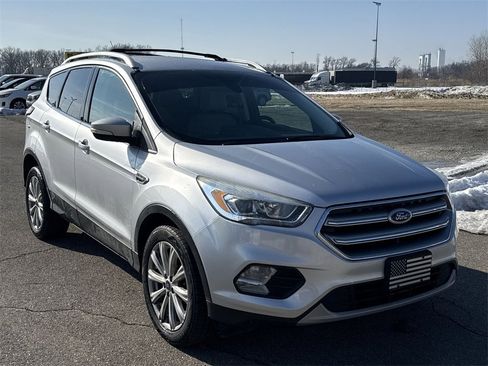 Used 2017 Ford Escape Titanium image 2