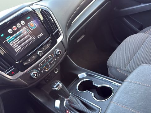 Used 2019 Chevrolet Traverse LT FWD image 18