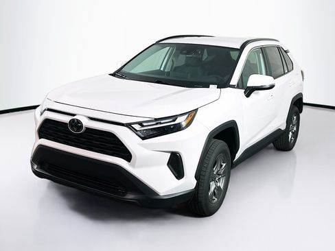 Used 2025 Toyota RAV4 XLE FWD image 3