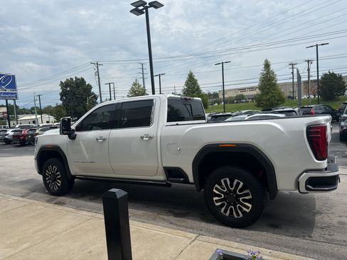 Used 2024 GMC Sierra 2500 Denali Ultimate AWD/4WD image 6