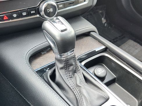 Used 2019 Volvo V90 T6 Cross Country image 11