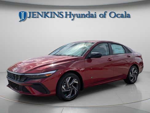 Certified 2025 Hyundai Elantra SEL image 7