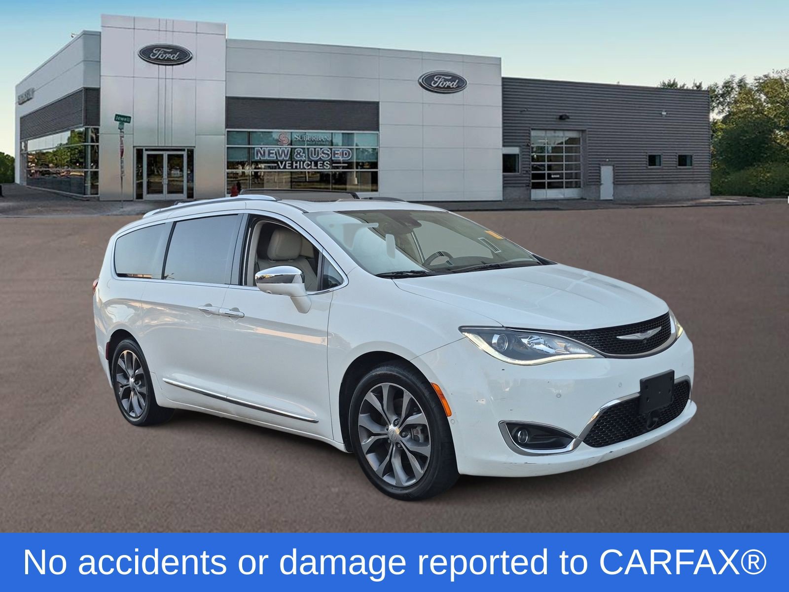 Used 2017 Chrysler Pacifica Limited FWD image 2