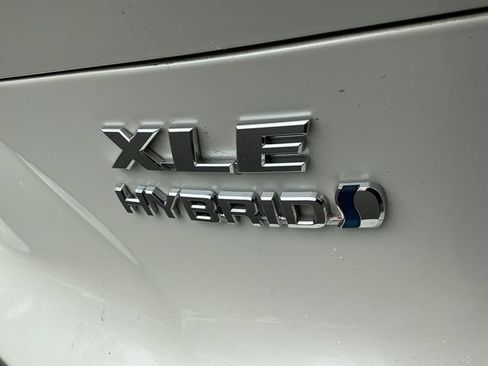 Used 2021 Toyota Venza AWD/4WD image 32