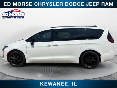 New 2027 Chrysler Pacifica Limited w/ Family Tech Group FWD image 2