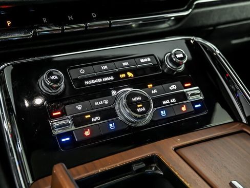 Used 2020 Lincoln Navigator Reserve RWD image 27