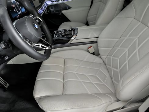 Used 2025 BMW 760i xDrive w/ Executive Package image 20