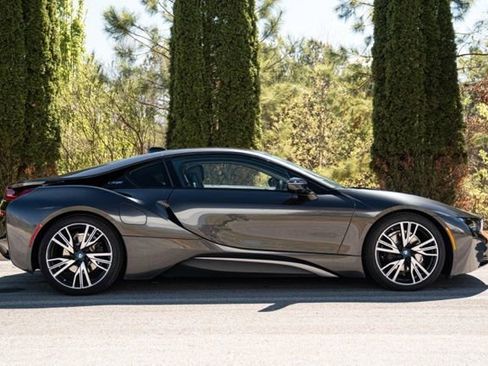 Used 2019 BMW i8 Base image 12