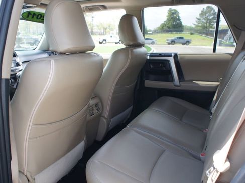 Used 2011 Toyota 4Runner SR5 w/ Convenience Pkg image 13