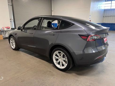 Used 2023 Tesla Model Y Long Range image 5