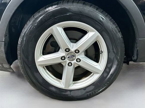 Used 2016 Ford Explorer XLT image 32