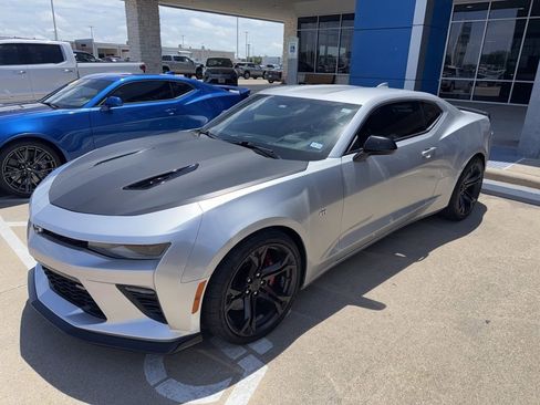 Used 2018 Chevrolet Camaro SS RWD image 1