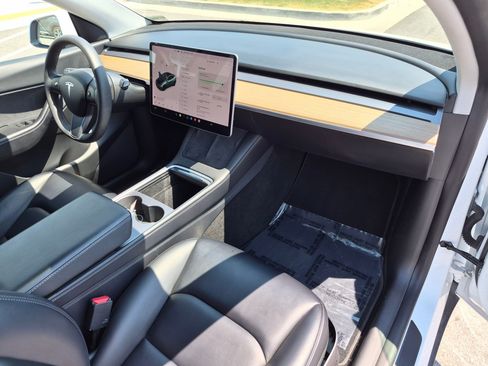 Used 2021 Tesla Model Y Long Range AWD/4WD image 34