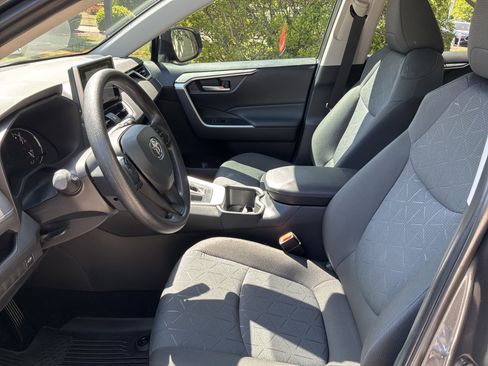 Used 2025 Toyota RAV4 XLE w/ Convenience Package image 16