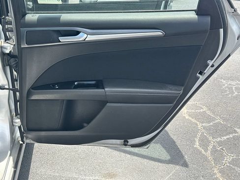 Used 2015 Ford Fusion SE FWD image 16