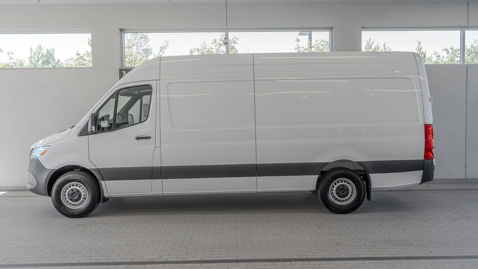 Used 2026 Mercedes-Benz Sprinter 2500 image 2