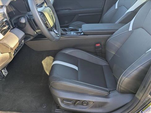 Used 2025 Toyota Camry SE w/ Multimedia Upgrade Package FWD image 15