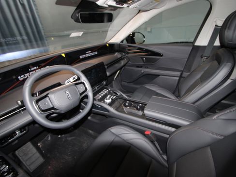 New 2026 Lincoln Nautilus Premier w/ Jet Appearance Package image 2