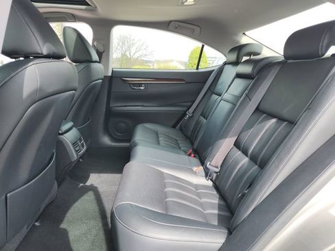 Used 2016 Lexus ES 350 w/ Luxury Package w/Wood Trim image 12