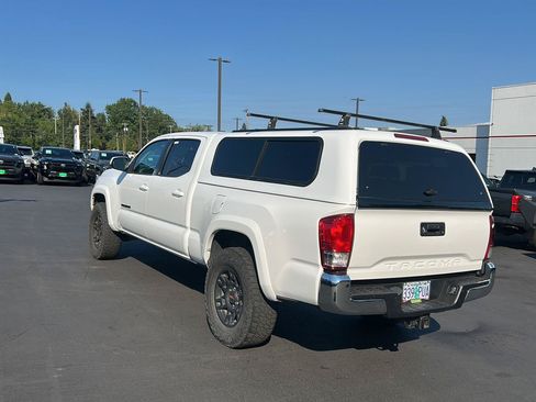 Used 2017 Toyota Tacoma SR5 RWD image 2