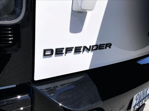 Used 2025 Land Rover Defender 110 V8 AWD/4WD image 11