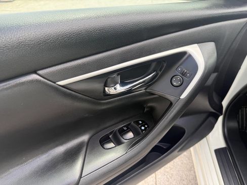 Used 2018 Nissan Altima 2.5 SV FWD image 16