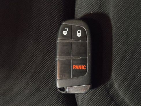 Used 2020 Jeep Renegade Latitude FWD image 32