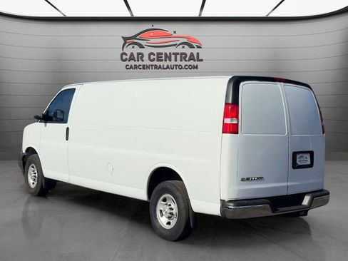 Used 2020 Chevrolet Express 3500 Extended w/ Driver Convenience Package RWD image 3