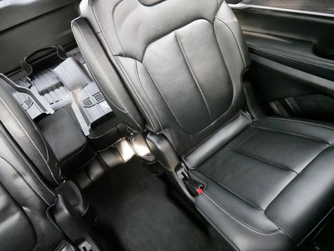 Used 2023 Jeep Grand Cherokee L Limited w/ Black Appearance Package image 14