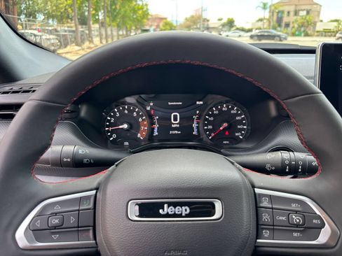 Used 2026 Jeep Compass Trailhawk AWD/4WD image 24
