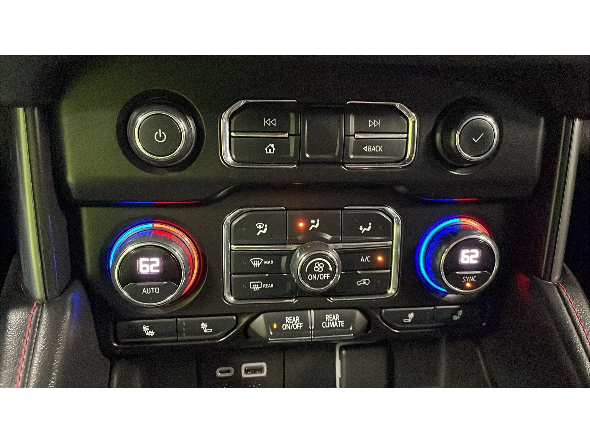 Used 2021 Chevrolet Suburban RST w/ Luxury Package AWD/4WD image 14