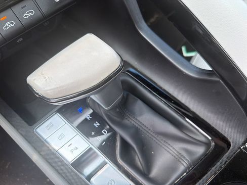 Used 2024 Hyundai Elantra Limited FWD image 21