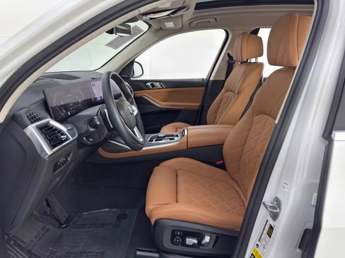 Used 2023 BMW X7 xDrive40i w/ Premium Package image 17