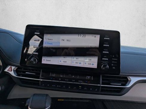 Certified 2022 Toyota Sienna Limited image 15