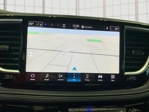 New 2026 Chrysler Pacifica Limited w/ Uconnect Theater Family Group image 33