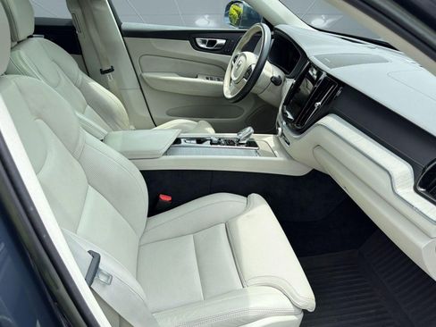 Used 2023 Volvo XC60 B5 Ultimate w/ Climate Package FWD image 30